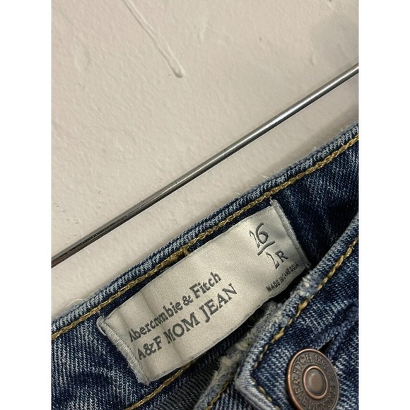 Abercrombie & Fitch 26 / 2 Jeans Mom Curve Love High Rise Distressed Medium Wash - Picture 4 of 7